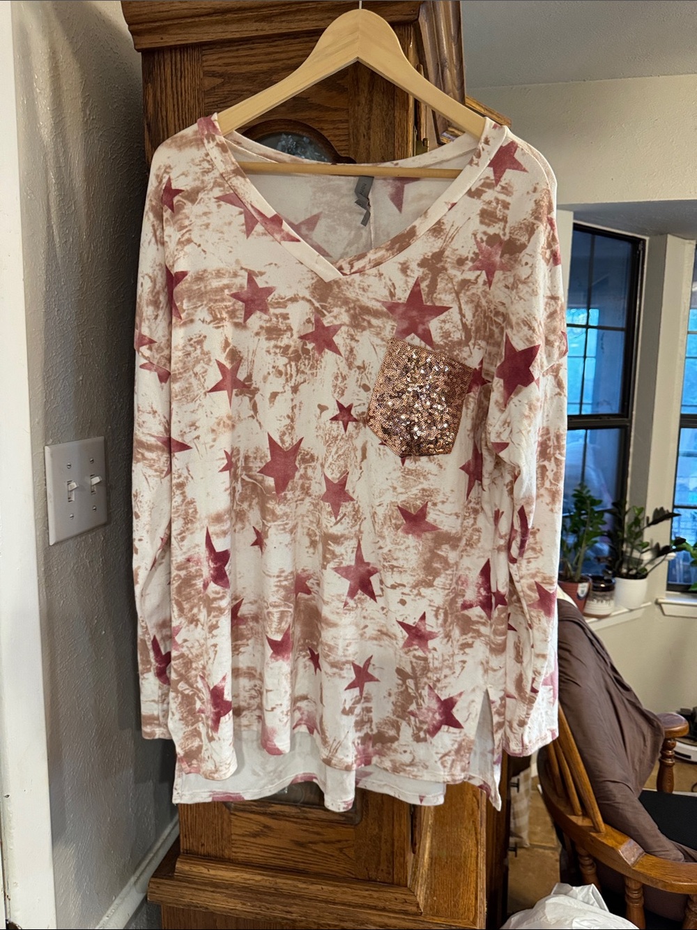 Honeyme Cream Long Sleeve V-Neck Top with Pink Star Print and Sequin Pocket